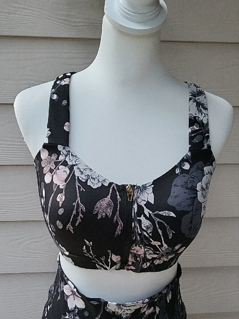 Victoria’s Secret Black Floral Leggings Size Large & Sports Bra Set 34DDD